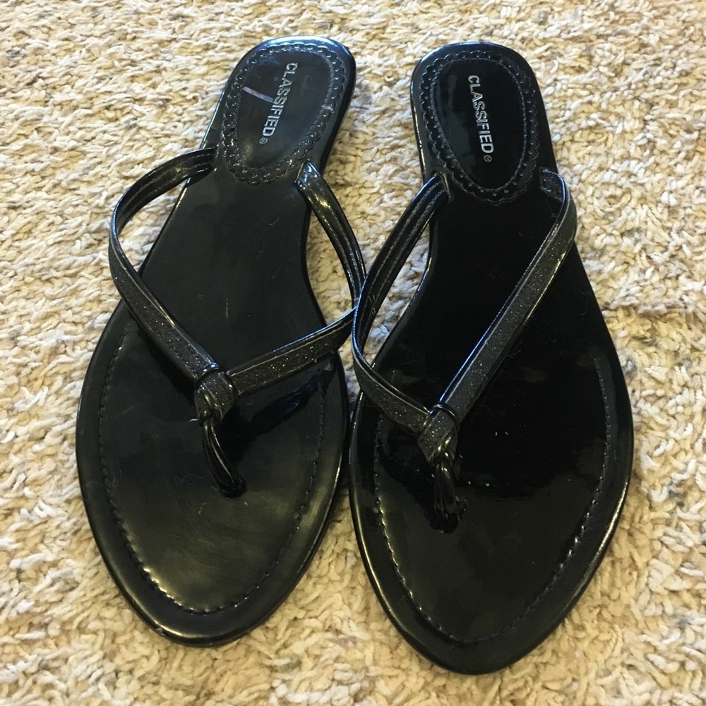 Black sparkly sandal with a slightly raised heel